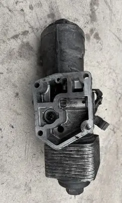 Volkswagen Touran I Oil filter mounting bracket 045115389E