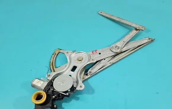 Toyota Corolla Verso E121 Front door window regulator with motor 698100F010 IMPRK1556362