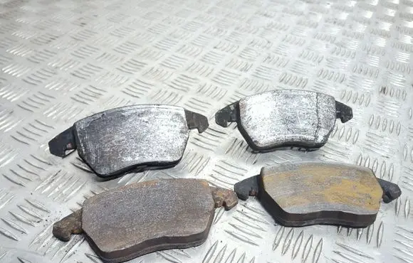 Volkswagen PASSAT B7 Brake pads (front) 