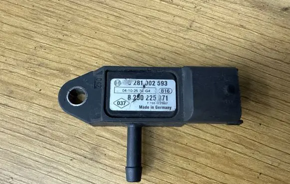 Opel Vivaro Air pressure sensor 0281002593