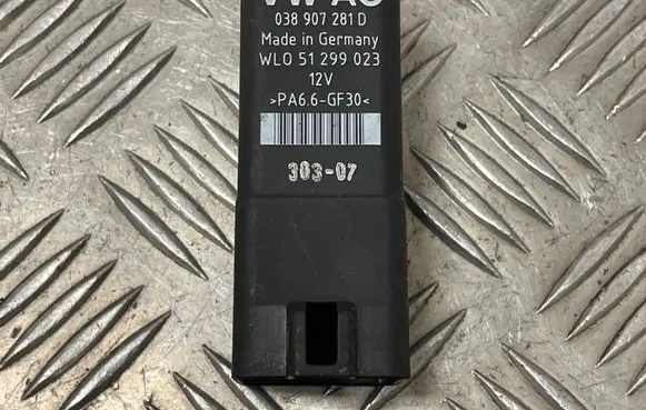 Volkswagen Touran I Glow plug pre-heat relay 038907281D WLO51299023