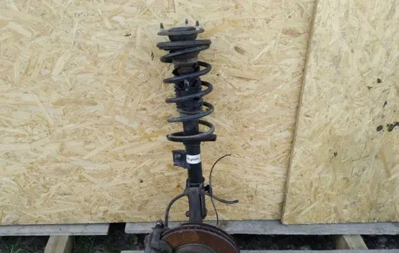 Suzuki Grand Vitara II Front wheel hub spindle knuckle