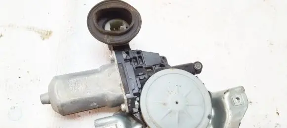 Toyota Auris 150 Rear door window regulator motor 857200d120 85720-0d120