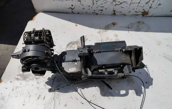 Iveco Daily 35.8 - 9 Interior heater climate box assembly 123820100