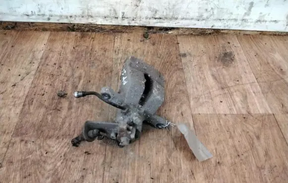 Renault Megane II Rear brake caliper