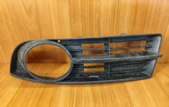 Volkswagen Touran I Front bumper lower grill 1T0853665A 13404