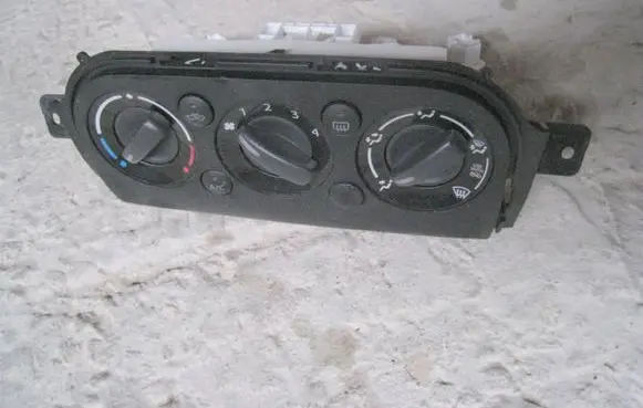 Suzuki SX4 Climate control unit
