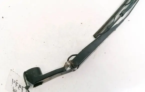 Jeep Patriot Front wiper blade arm