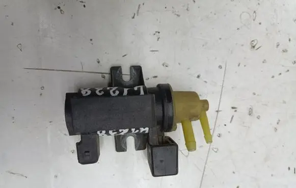 Opel Astra J Vacuum valve 55566898 70307300