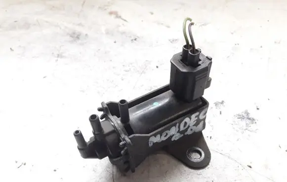 Ford Mondeo Mk III Vacuum valve 