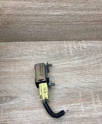 Toyota Prius (XW20) Airbag deployment crash/impact sensor 8986047040 1879000891 WithPlug