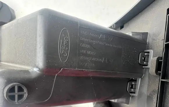Opel Astra J Glove box BM51A46441AE