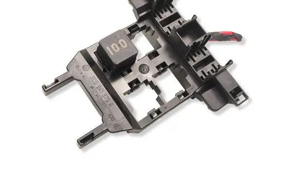 Volkswagen PASSAT B7 Relay mounting block 3C0941379A 7N0951253A