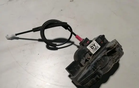 Chevrolet Orlando Front door lock 13578277