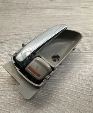 Subaru B9 Tribeca Front door interior handle