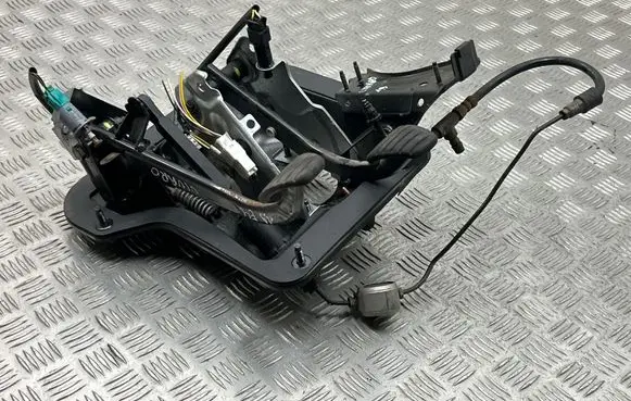 Opel Vivaro Pedal assembly 8200174530 91168608 041603