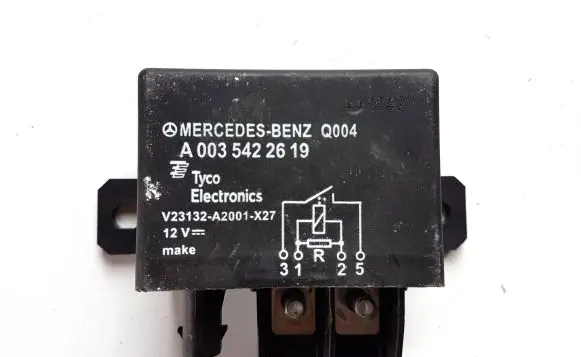 Mercedes-Benz C W204 Battery relay fuse A0035422619