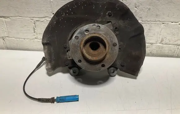 Front wheel hub
