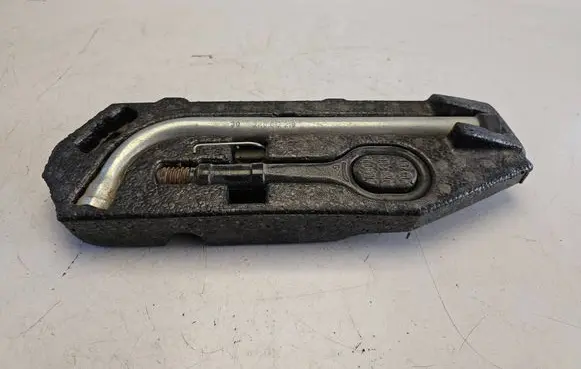 Volkswagen Caddy Tool set 2K0012113E