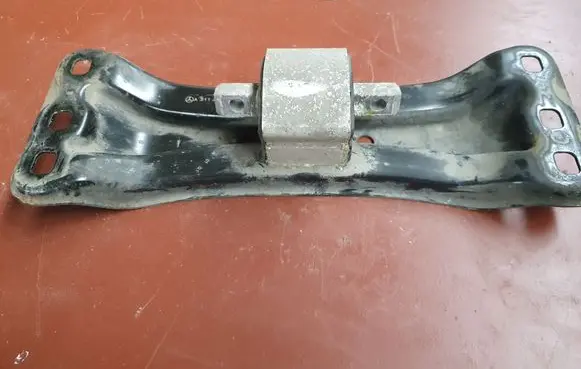 Mercedes-Benz CLS C219 Gearbox mounting bracket A2112421901