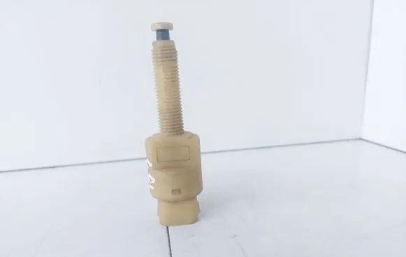Volkswagen PASSAT B5 Brake pedal sensor switch 4A0945515A
