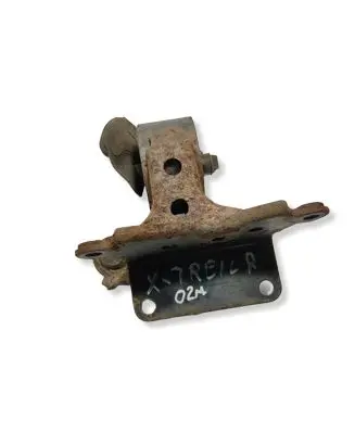 Nissan X-Trail T30 Engine mount bracket 112218H300