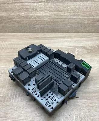 Volvo V70 Fuse module 30657428 08688434
