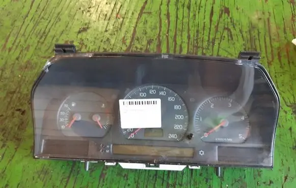 Volvo S70 V70 V70 XC Speedometer (instrument cluster)