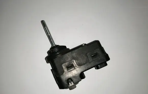 Headlight level adjustment motor