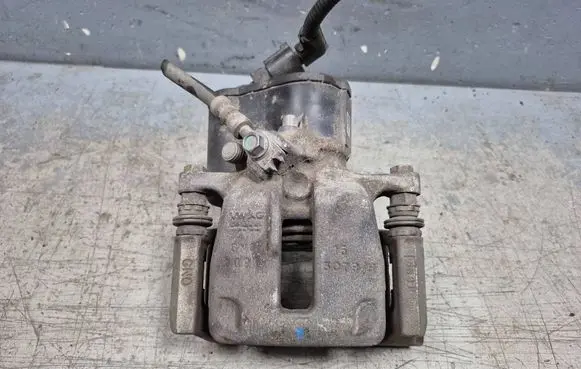 Volkswagen PASSAT B7 Rear brake caliper 