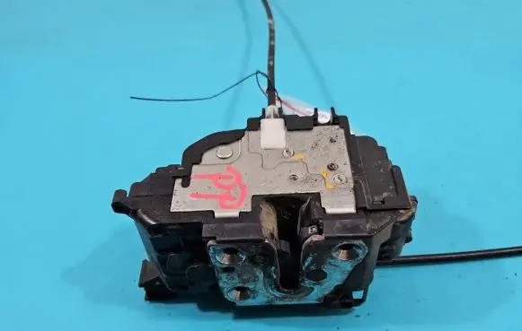 Renault Modus Front door lock IMPRK1383629