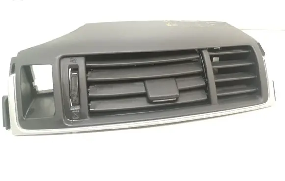 Toyota Verso Dash center air vent grill 5556700F030