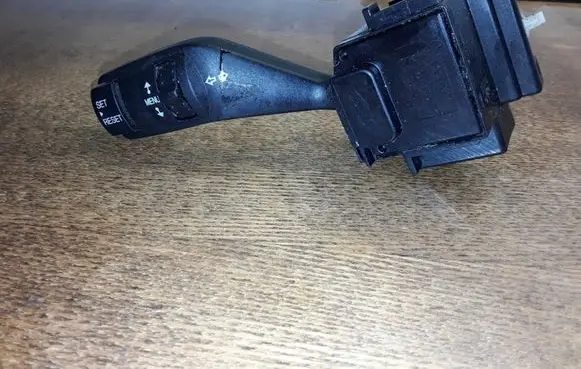 Ford Focus Indicator stalk 17D940
