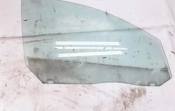 Volvo V70 Front door window glass four-door