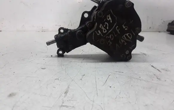 Volkswagen PASSAT B5 Vacuum pump 038145215