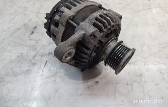 Opel Zafira C Generator/alternator 13579668