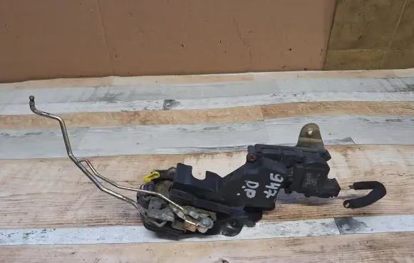 Hyundai Accent Front door lock