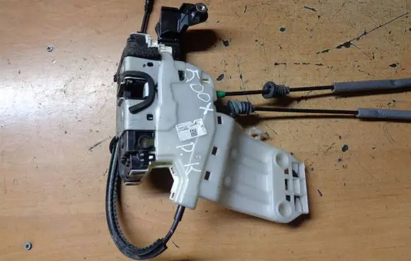 Fiat 500X Front door lock T520FL00