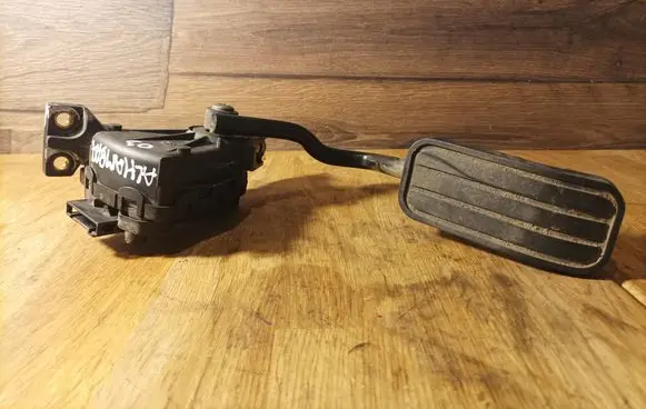 Seat Alhambra (Mk1) Accelerator throttle pedal 7M1721603A 98VW9F836AB 6PV00777003