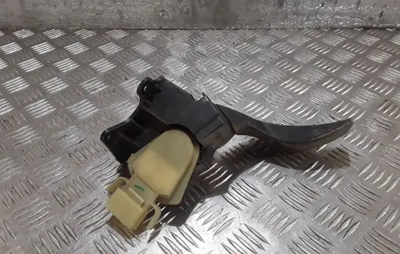 Ford Focus Accelerator throttle pedal 2M519F836AD