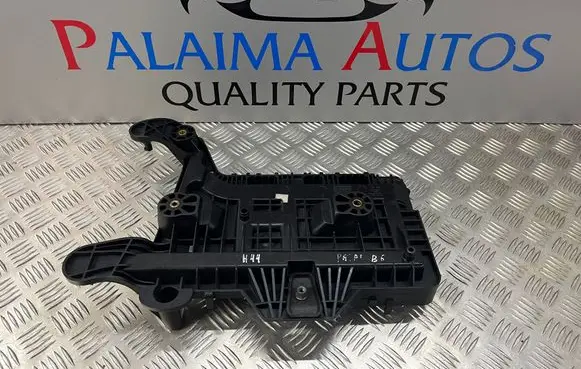Volkswagen PASSAT B6 Battery tray 1K0915333
