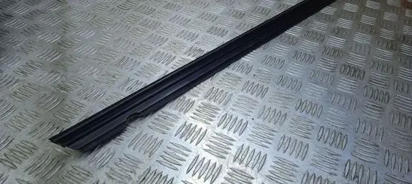 Mercedes-Benz C AMG W204 Front door glass trim molding A2047350365