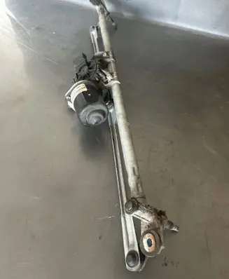 Land Rover Range Rover Sport L320 Front wiper linkage and motor DLB000141