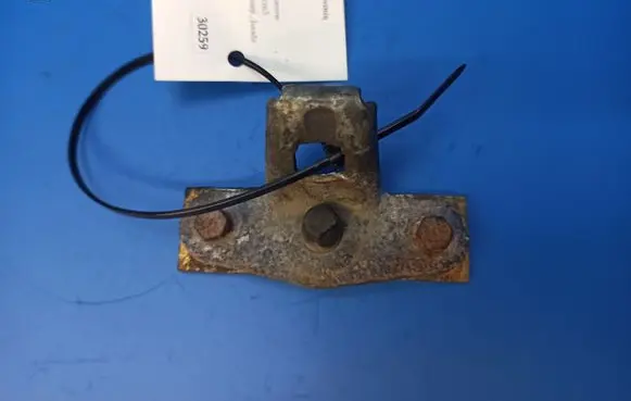 Mercedes-Benz S W126 Loading door lock loop/hook striker 