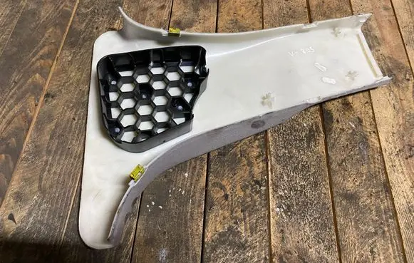 Mercedes-Benz E W211 (B) pillar trim (bottom) a2116900825 2116900825