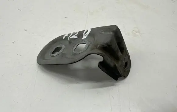 BMW 6 F12 F13 Fender mounting bracket