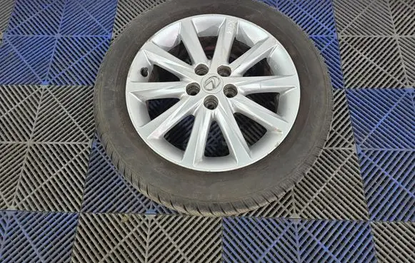Lexus CT 200H R16 alloy rim