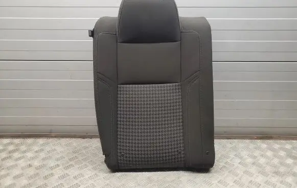 Dodge Challenger Rear seat 