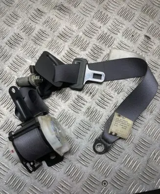 Toyota Land Cruiser (J120) Rear seatbelt 