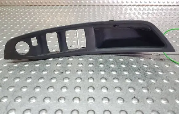 BMW 5 F10 F11 Front door window switch trim S26370854 9183537